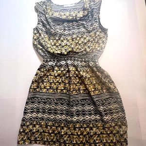 Sleeveless tribal print dress (L)